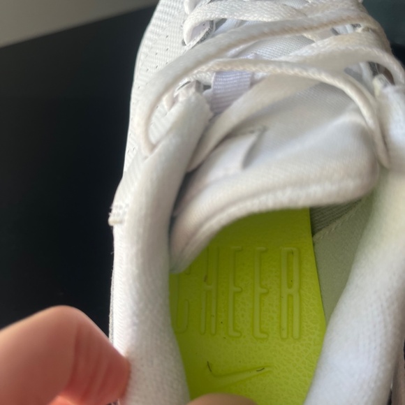 Girls Nike CHEER shoes - Picture 2 of 3